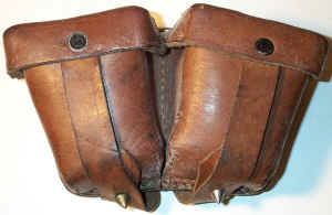 Pouch002a.JPG (97295 bytes)